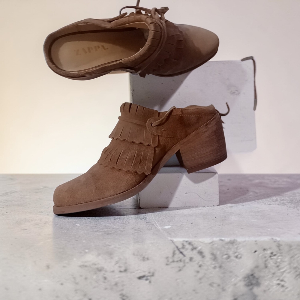 ZAPPA. Tan Suede Fringe Block Heel Mules